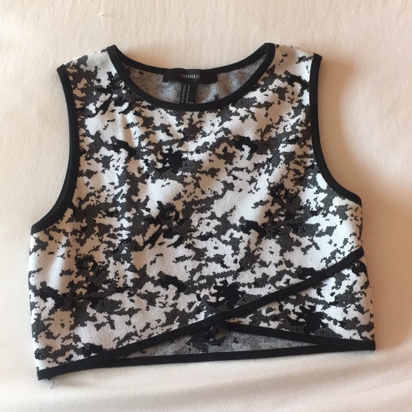 Cropped tank top. - Picture 1 of 6